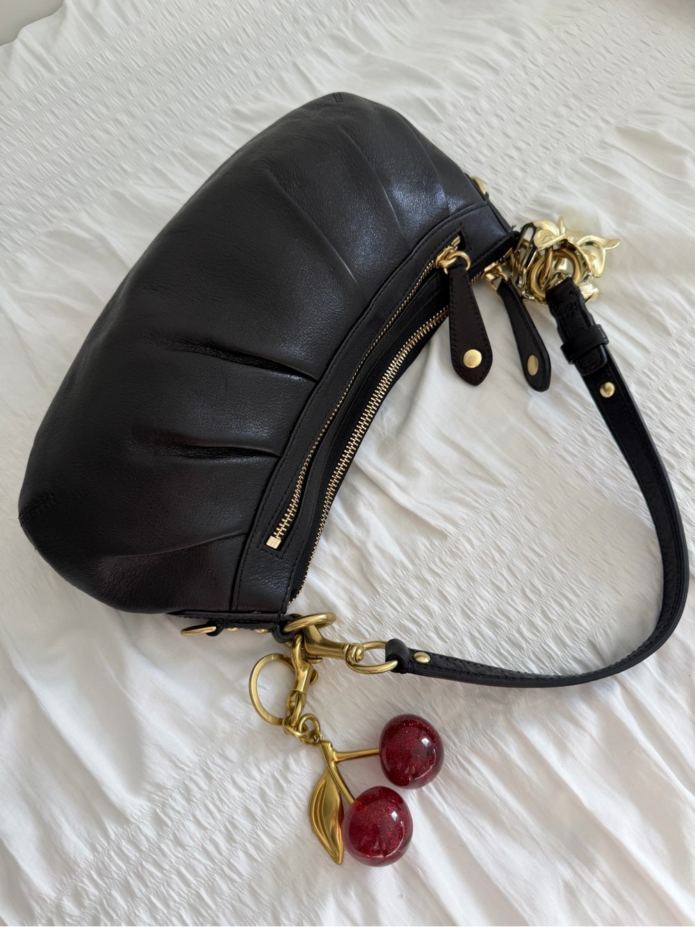 Vintage Coach Black Leather Madison Shoulder Bag w/Gold Hardware - Picture 4 of 9